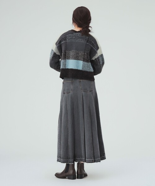BEAMS HEART(ビームスハート)の「ワイドタック デニム スカート(スカート・レディース・グレー/ブラック/ブルー・MEDIUM/SMALL)」の12枚目の写真