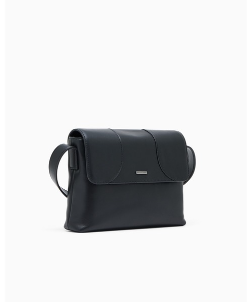 EMPORIO ARMANI(エンポリオアルマーニ)の「【エンポリオ アルマーニ】フラップ付き レザー クロスボディバッグ(ショルダーバッグ・メンズ・ブラック・FREE)」の6枚目の写真