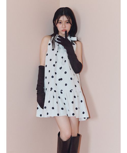 SNIDEL(スナイデル)の「サテンリボンミニワンピース(ワンピース・レディース・ドット/ライトブルー/ブラック・1/0)」の5枚目の写真