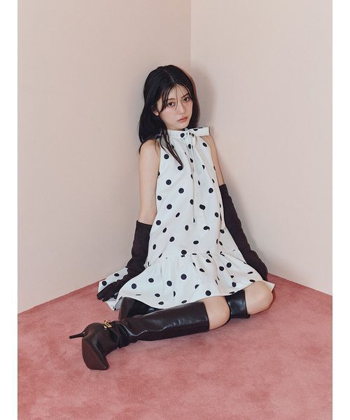 SNIDEL(スナイデル)の「サテンリボンミニワンピース(ワンピース・レディース・ドット/ライトブルー/ブラック・1/0)」の6枚目の写真