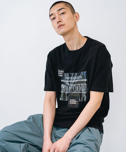 yoshiokubo（ヨシオクボ）の「yoshiokubo ヨシオクボ / ZEKKEN FILM S/S T ゼッケンフィルムTシャツ / YKF26103（Tシャツ/カットソー・メンズ・ホワイト/ブラック・3/2）」の2枚目の写真