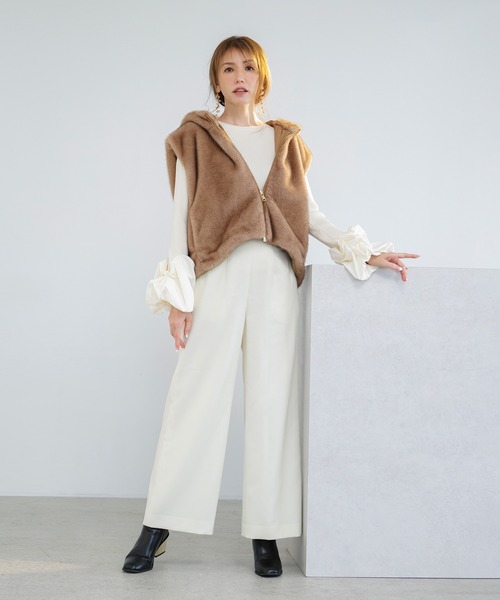 Audie a Muses（オーディアミューズ）の「【モデル美香着用】袖口ボリュームスリーブリブニットプルオーバー（ニット/セーター・レディース・オフホワイト/ブラック・42/38）」の2枚目の写真
