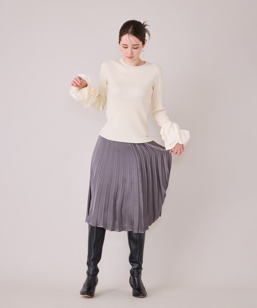 Audie a Muses（オーディアミューズ）の「【モデル美香着用】袖口ボリュームスリーブリブニットプルオーバー（ニット/セーター・レディース・オフホワイト/ブラック・42/38）」の13枚目の写真