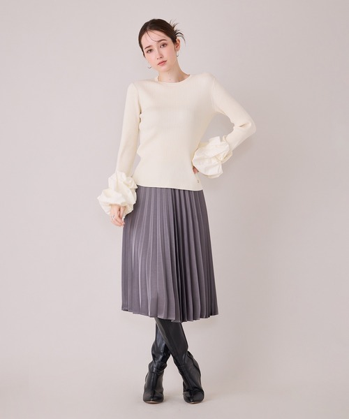 Audie a Muses（オーディアミューズ）の「【モデル美香着用】袖口ボリュームスリーブリブニットプルオーバー（ニット/セーター・レディース・オフホワイト/ブラック・42/38）」の15枚目の写真