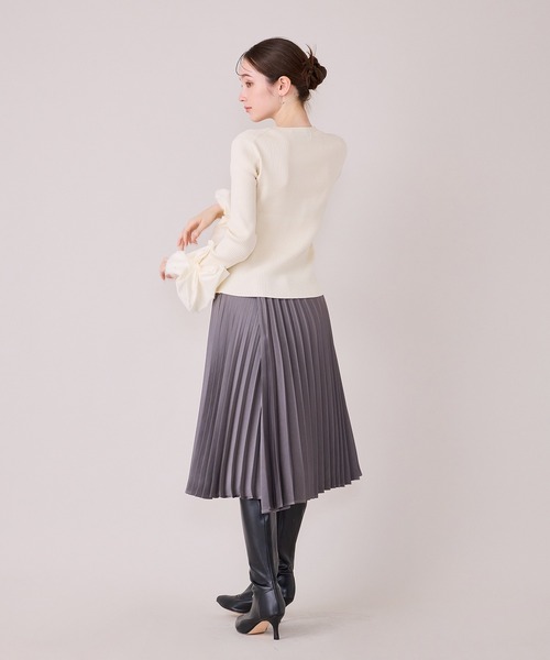 Audie a Muses（オーディアミューズ）の「【モデル美香着用】袖口ボリュームスリーブリブニットプルオーバー（ニット/セーター・レディース・オフホワイト/ブラック・42/38）」の17枚目の写真