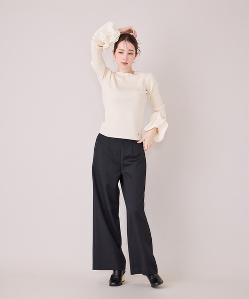 Audie a Muses（オーディアミューズ）の「【モデル美香着用】袖口ボリュームスリーブリブニットプルオーバー（ニット/セーター・レディース・オフホワイト/ブラック・42/38）」の9枚目の写真