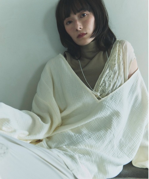 flaeu(フラユ)の「Back Open Gauze Pullover(シャツ/ブラウス・レディース・アイボリー/ブラック・FREE)」の22枚目の写真