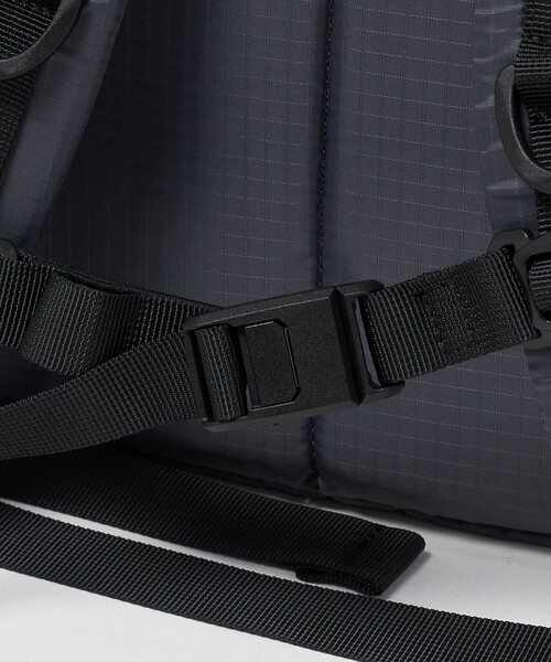 UNITED ARROWS(ユナイテッドアローズ)の「【別注】<LC by LOWERCASE>RIP STOP 16L/バックパック(バックパック/リュック・メンズ・ダークグレー・FREE)」の9枚目の写真