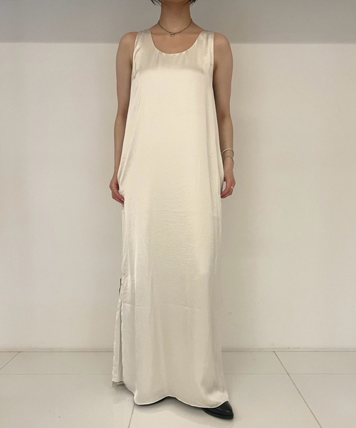 plage(プラージュ)の「《新宿店・WEB限定》Eclat satin ワンピース(ワンピース・レディース・ブラック/アイボリー・34/38/36)」の2枚目の写真