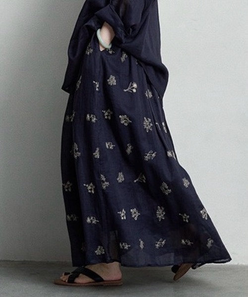 SHOUYO（ショウヨウ）の「花柄刺繡ロングスカート（スカート・レディース・ネイビー・M）」の13枚目の写真