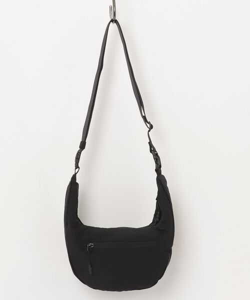 THE NORTH FACE(ザノースフェイス)の「国内未発売 THE NORTH FACE(ザ・ノースフェイス) WHITE LABEL WL HOBO BAG MINI 韓国限定ライン 三日月型 トートショルダー ホーボー バッグ(ショルダーバッグ・レディース・ブラック・ONESIZE)」の2枚目の写真