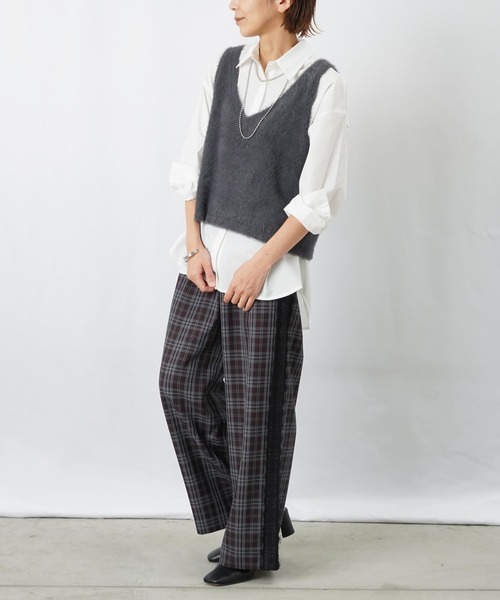 LUCA/LADY LUCK LUCA（ルカ/レディラックルカ）の「LC/LLL シャギー短丈ベスト（ベスト・レディース・ベージュ/チャコールグレー・FREE）」の13枚目の写真