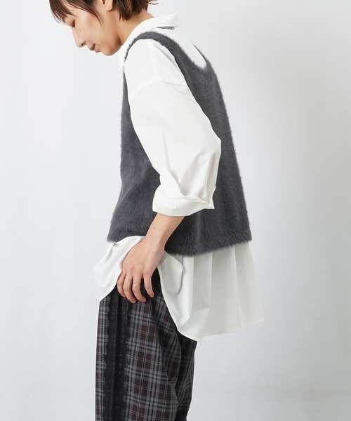 LUCA/LADY LUCK LUCA（ルカ/レディラックルカ）の「LC/LLL シャギー短丈ベスト（ベスト・レディース・ベージュ/チャコールグレー・FREE）」の14枚目の写真