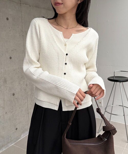 CAPRICIEUX LE'MAGE(カプリシューレマージュ)の「キーネックレイヤードカーディガン(カーディガン/ボレロ・レディース・ホワイト/ブラック/ベージュ・FREE)」の1枚目の写真
