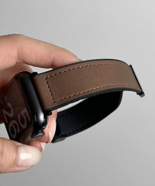 Fun & Daily（ファンアンドデイリー）の「F&D : フェイクレザー Apple Watch Band（デジタル腕時計・メンズ・ブラウン/ブラック・40mm/44mm）」の5枚目の写真