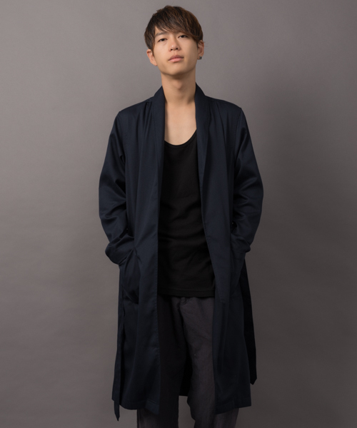 MANGROVE（マングローブ）の「【MANGROVE】TRショールカラーロングガウン（チェスターコート・メンズ・ブラック/ネイビー・LARGE/SMALL/MEDIUM）」の2枚目の写真