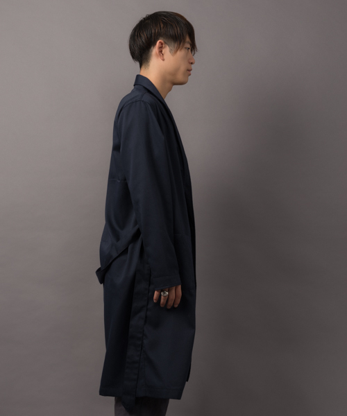 MANGROVE（マングローブ）の「【MANGROVE】TRショールカラーロングガウン（チェスターコート・メンズ・ブラック/ネイビー・LARGE/SMALL/MEDIUM）」の9枚目の写真