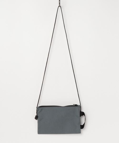 ADAM ET ROPE'(アダムエロペ)の「AW Samuel Halbers サコッシュ(ショルダーバッグ・メンズ・グレー/ブラック・FREE)」の3枚目の写真