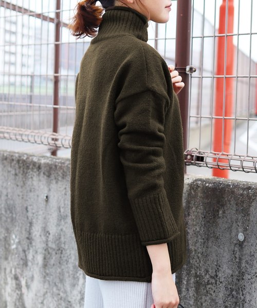 reca（レカ）の「ゆったりボリュームニットトップス（ニット/セーター・レディース・カーキ/ライトブラウン/ベージュ/ダークブラウン・FREE）」の4枚目の写真