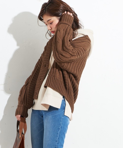 natural couture(ナチュラルクチュール)の「ケーブルショートカーデ(カーディガン/ボレロ・レディース・ベージュ/ブラウン/オフホワイト/オレンジ/ラベンダー・FREE)」の2枚目の写真