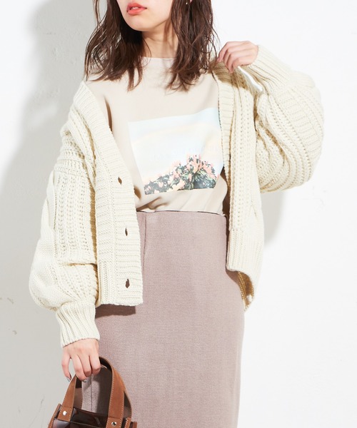natural couture(ナチュラルクチュール)の「ケーブルショートカーデ(カーディガン/ボレロ・レディース・ベージュ/ブラウン/オフホワイト/オレンジ/ラベンダー・FREE)」の1枚目の写真