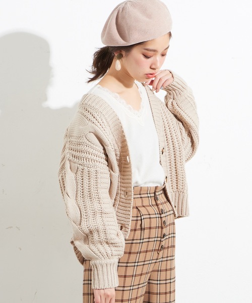 natural couture(ナチュラルクチュール)の「ケーブルショートカーデ(カーディガン/ボレロ・レディース・ベージュ/ブラウン/オフホワイト/オレンジ/ラベンダー・FREE)」の11枚目の写真