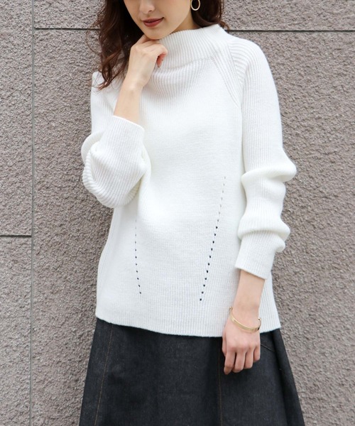 HER CLOSET(ハークローゼット)の「【HERCLOSET】◆WEB限定◆アイレットボトルネックニット(ニット/セーター・レディース・ネイビー/オフホワイト/サックスブルー/ピンク/ラベンダー・M)」の2枚目の写真