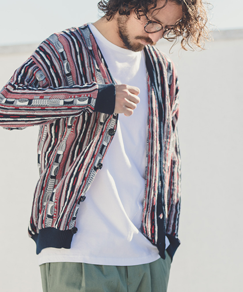 ANGENEHM(アンゲネーム)の「mcg2414-ドルマン変形ストライプカーディガン(カーディガン/ボレロ・メンズ・レッド/ブルー・S/M/L)」の1枚目の写真