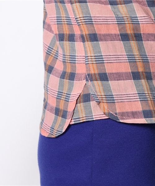 Ray BEAMS(レイビームス)の「○Ray BEAMS / コットンリネン チェックレギュラーシャツ(シャツ/ブラウス・レディース・ダークブラウン/ピンク/ライトブルー・1/0)」の4枚目の写真