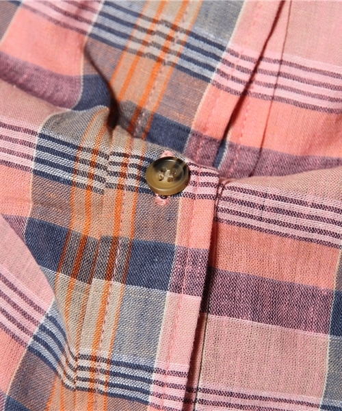 Ray BEAMS(レイビームス)の「○Ray BEAMS / コットンリネン チェックレギュラーシャツ(シャツ/ブラウス・レディース・ダークブラウン/ピンク/ライトブルー・1/0)」の5枚目の写真