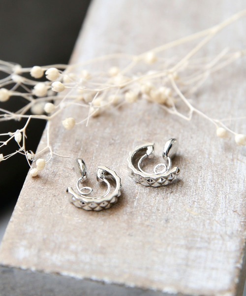 colleca la（コレカラ）の「miniループフィット・ラティスフープイヤリング（イヤリング・レディース・シルバー/ゴールド/ピンクゴールド・ﾌﾘ-）」の2枚目の写真