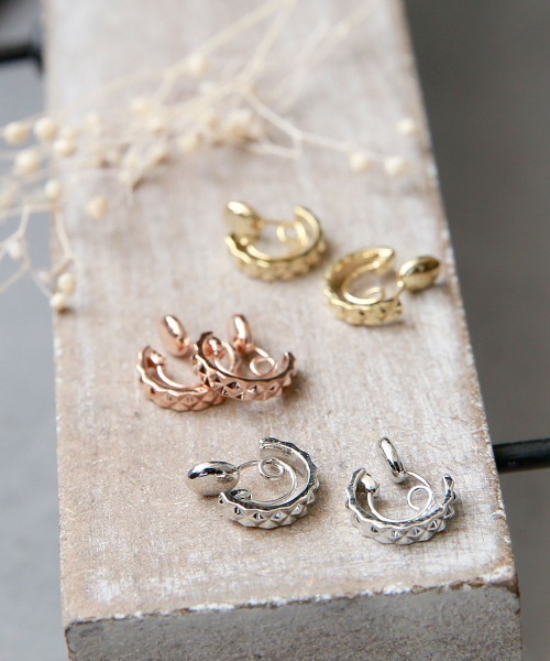 colleca la（コレカラ）の「miniループフィット・ラティスフープイヤリング（イヤリング・レディース・シルバー/ゴールド/ピンクゴールド・ﾌﾘ-）」の6枚目の写真