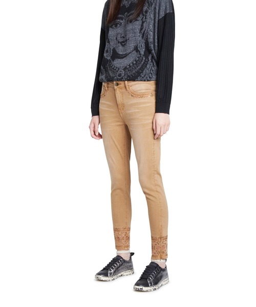 Desigual(デシグアル)の「デニムアンクル BALI(デニムパンツ・レディース・レッド/ブラウン/グリーン・2L/3L/SS/S/M/L/4L)」の2枚目の写真