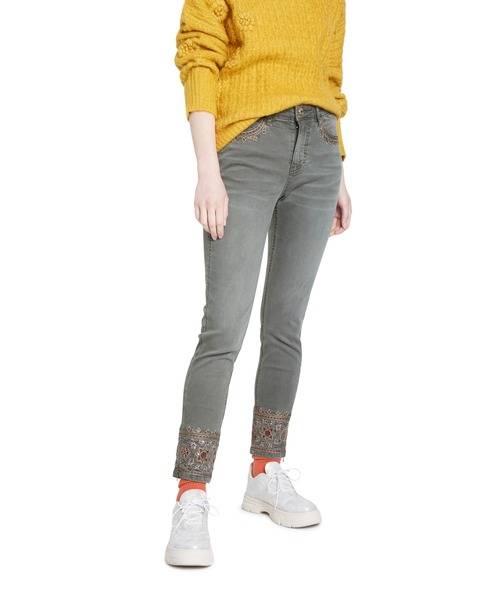 Desigual(デシグアル)の「デニムアンクル BALI(デニムパンツ・レディース・レッド/ブラウン/グリーン・2L/3L/SS/S/M/L/4L)」の3枚目の写真