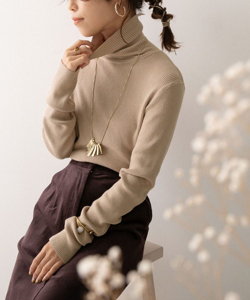 Newlyme（ニューリーミー）の「洗えるシルクタッチリブタートルニット【R】（ニット/セーター・レディース・キナリ/ブラウン/ベージュ/ブルー/ブラック・M-L）」の4枚目の写真