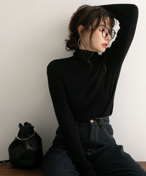 Newlyme（ニューリーミー）の「洗えるシルクタッチリブタートルニット【R】（ニット/セーター・レディース・キナリ/ブラウン/ベージュ/ブルー/ブラック・M-L）」の3枚目の写真