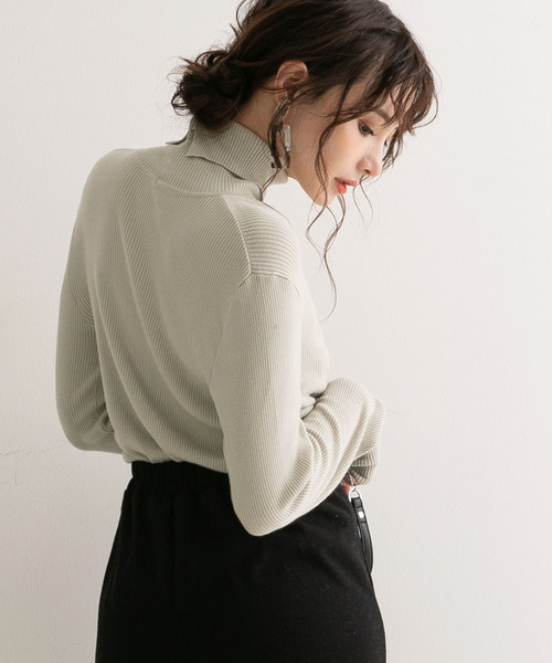 Newlyme（ニューリーミー）の「洗えるシルクタッチリブタートルニット【R】（ニット/セーター・レディース・キナリ/ブラウン/ベージュ/ブルー/ブラック・M-L）」の6枚目の写真