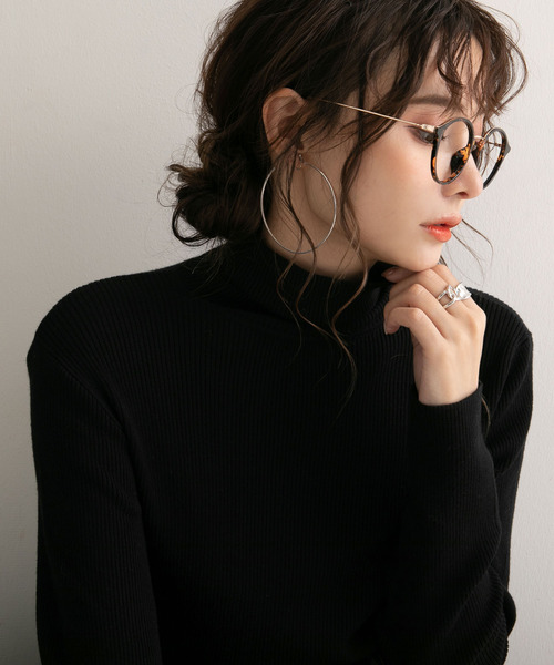 Newlyme（ニューリーミー）の「洗えるシルクタッチリブタートルニット【R】（ニット/セーター・レディース・キナリ/ブラウン/ベージュ/ブルー/ブラック・M-L）」の22枚目の写真