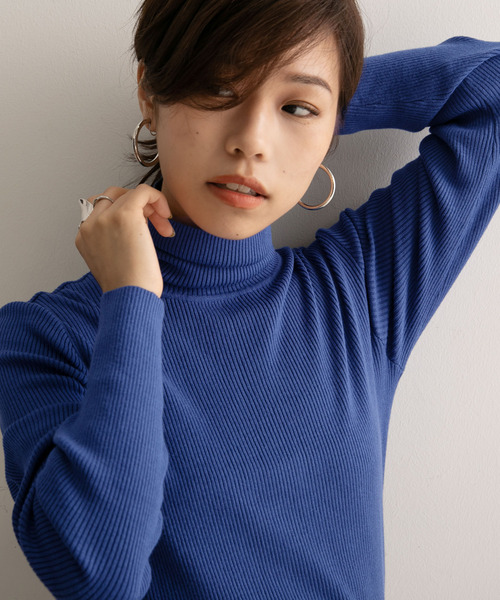 Newlyme（ニューリーミー）の「洗えるシルクタッチリブタートルニット【R】（ニット/セーター・レディース・キナリ/ブラウン/ベージュ/ブルー/ブラック・M-L）」の12枚目の写真