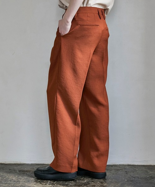 UNITED TOKYO（ユナイテッドトウキョウ）の「クレープワイドスラックス（スラックス・メンズ・ブラック/ブラウン・2/1/3）」の13枚目の写真