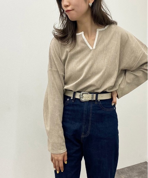 apres jour mignon(アプレジュールミニョン)の「楊柳カットキーネックトップス 【ZOZOTOWN限定アイテム】(Tシャツ/カットソー・レディース・アイボリー/カーキ/グレイッシュベージュ・X-LARGE/フリー)」の2枚目の写真