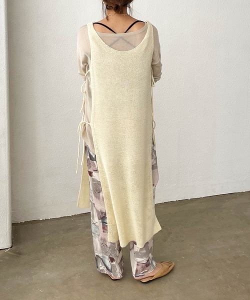 Shelly island（シェリーアイランド）の「テープヤーンロングジレ/ロングベスト（ニット/セーター・レディース・ホワイト/モカ・FREE）」の11枚目の写真