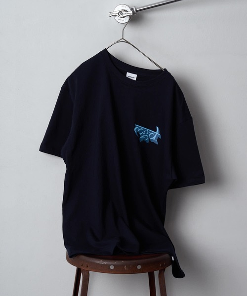 MAHAGRID（マハグリッド）の「【mahagrid/マハグリッド】 SANSKRIT LOGO TEE（Tシャツ/カットソー・メンズ・ネイビー/ホワイト/パープル・X-LARGE/MEDIUM/LARGE/SMALL）」の11枚目の写真