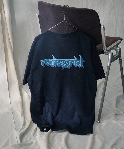MAHAGRID（マハグリッド）の「【mahagrid/マハグリッド】 SANSKRIT LOGO TEE（Tシャツ/カットソー・メンズ・ネイビー/ホワイト/パープル・X-LARGE/MEDIUM/LARGE/SMALL）」の5枚目の写真