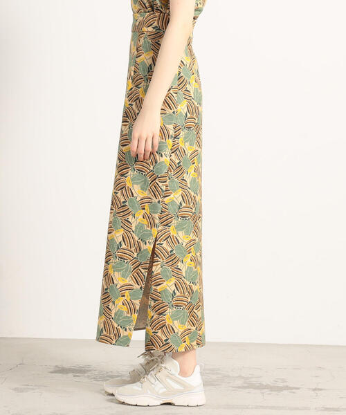 BACCA（バッカ）の「エクゾチックフラワー  ロングセミタイトスカート（スカート・レディース・ベージュ系その他・36/34）」の4枚目の写真