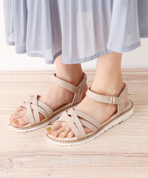 SHOO・LA・RUE(シューラルー)の「◆ダブルクロスストラップサンダル(サンダル・レディース・ダークブラウン/ナチュラル/ベージュ・25/35/45)」の5枚目の写真