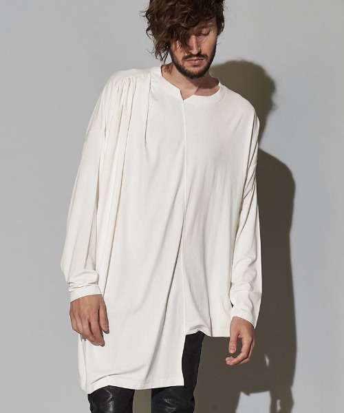NO ID.(ノーアイディ)の「mlt3465-アシンメトリーギャザーBIG-PO プルオーバー(Tシャツ/カットソー・メンズ・ホワイト/オレンジ/ブルー/ブラック・ONE SIZE)」の14枚目の写真