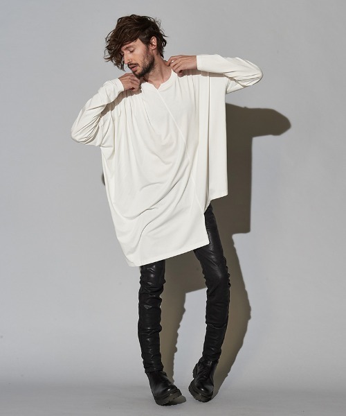 NO ID.(ノーアイディ)の「mlt3465-アシンメトリーギャザーBIG-PO プルオーバー(Tシャツ/カットソー・メンズ・ホワイト/オレンジ/ブルー/ブラック・ONE SIZE)」の15枚目の写真