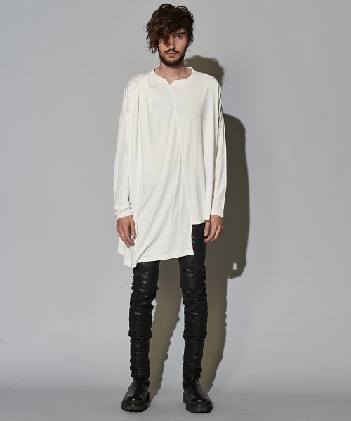NO ID.(ノーアイディ)の「mlt3465-アシンメトリーギャザーBIG-PO プルオーバー(Tシャツ/カットソー・メンズ・ホワイト/オレンジ/ブルー/ブラック・ONE SIZE)」の16枚目の写真