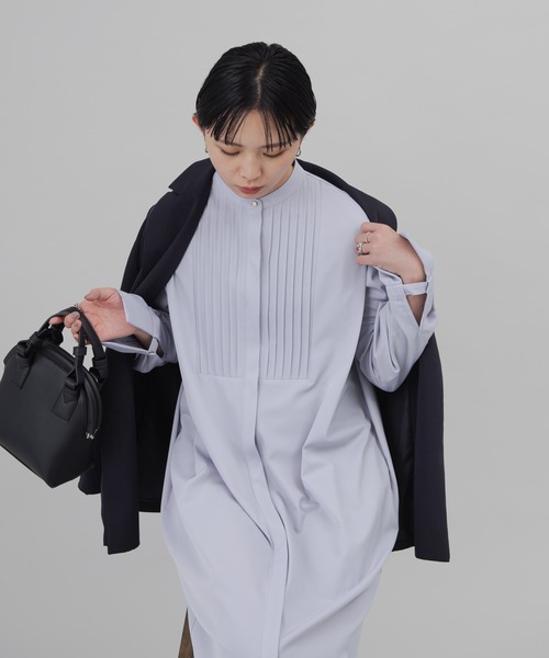 Aunt Marie's(アントマリーズ)の「ショルダータックピンタックシャツワンピース(ワンピース・レディース・ベージュ/アイボリー/ブラック/ナチュラル/ブルー・FREE)」の9枚目の写真